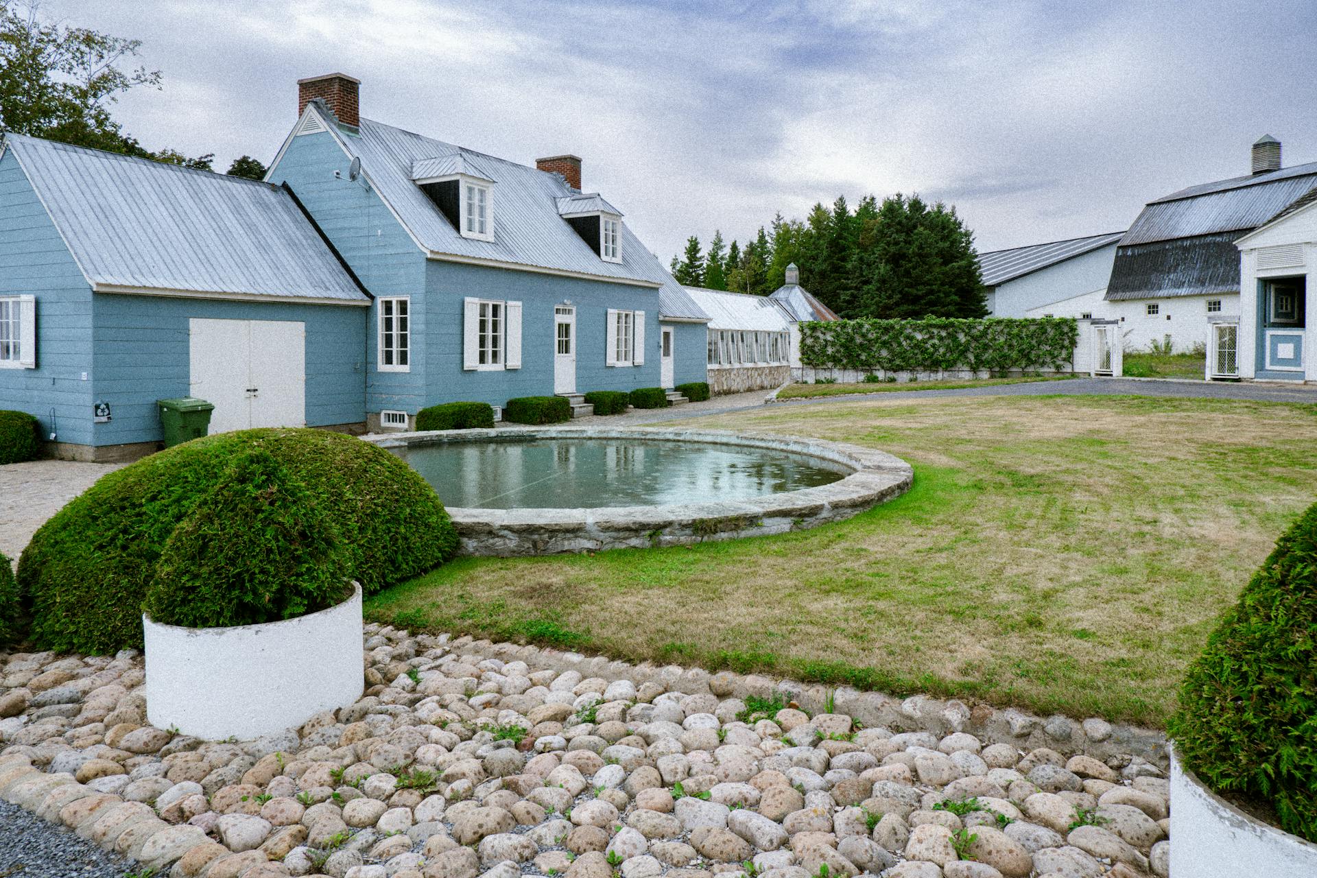 에너지를 거의 쓰지 않으면서도 일 년 내내 쾌적한 온도를 유지하고, 심지어 공기까지 신선한 집이 있다면 어떨까요? 언뜻 꿈같은 이야기 같지만, 실제로 그런 집들이 점점 더 많아지고 있어요. 바로 '패시브하우스(Passive House)'입니다.